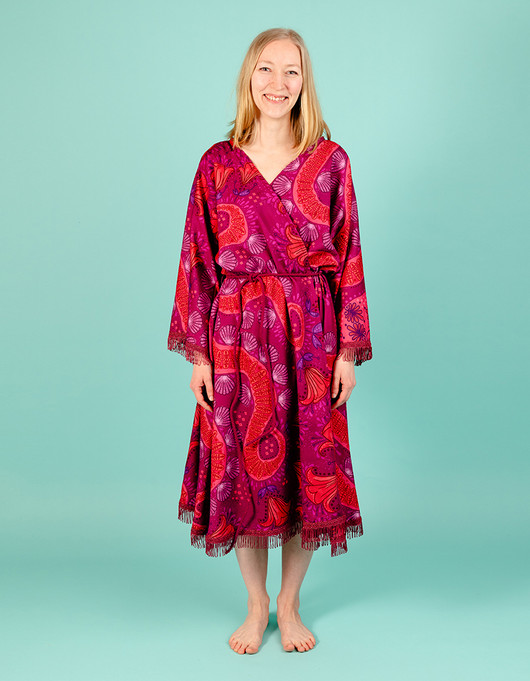 Ateena-puuvillasatiini karhunvatukka