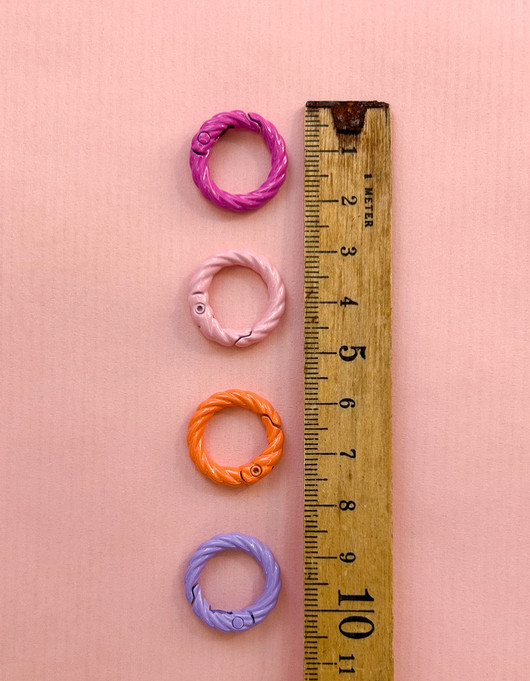 Avainrengas värikäs 20 mm