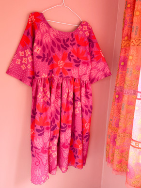 Liisi-mekko fuksia
