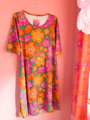 Lili-mekko värikäs