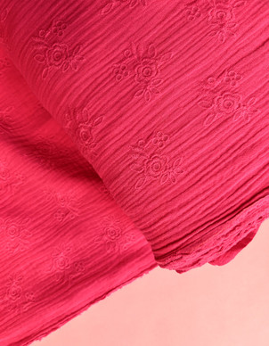 Puuvillamusliini kirjailtu pinkki