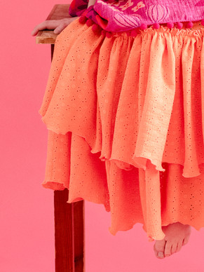 Puuvillamusliini kirjailtu vaalea porkkana