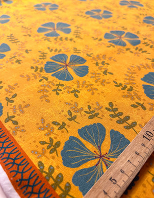 Neilikka-puuvillatrikoo kultainen