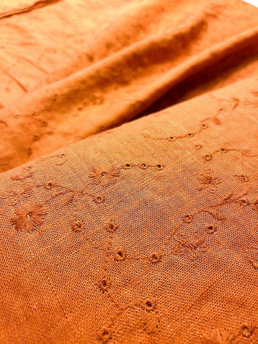 Pellavakangas kirjailtu toffee