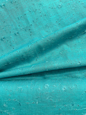 Pellavakangas kirjailtu turkoosi