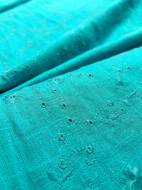 Pellavakangas kirjailtu turkoosi