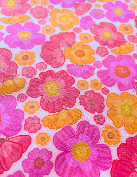 Pikkuruinen Kurtturuusu-puuvillakangas vaaleanpunainen