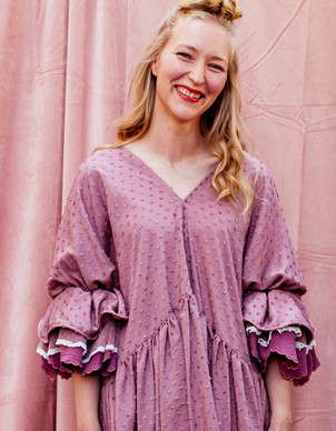 Pilkullinen viskoosikangas haalea liila