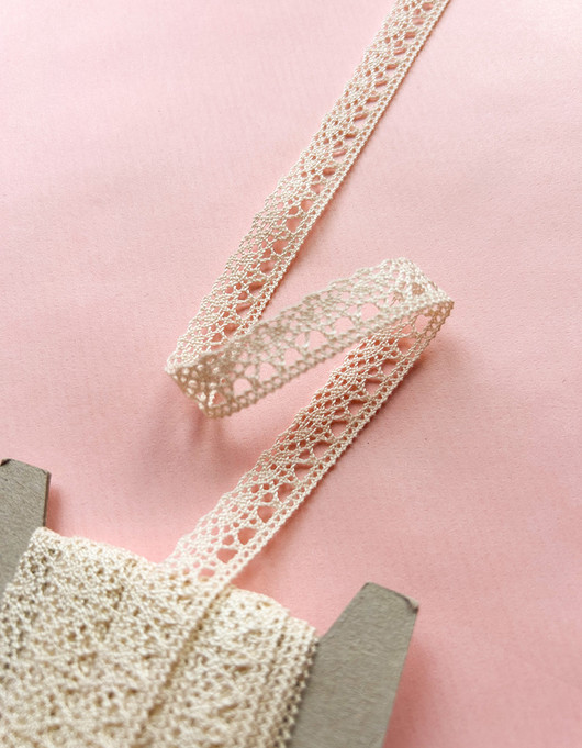 Pitsinauha 12 mm luonnonvalkoinen