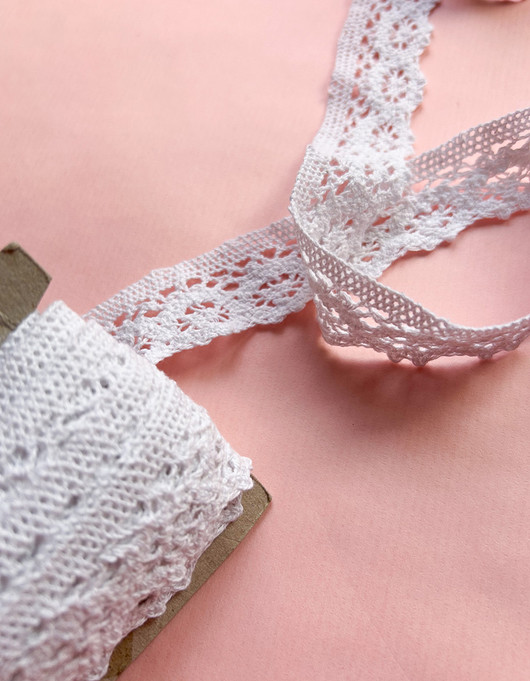 Pitsinauha 30 mm valkoinen