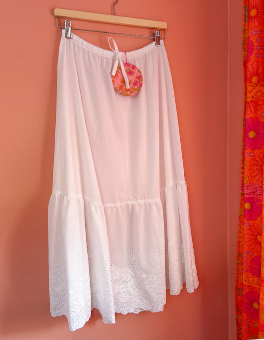 Sanukka-hame valkoinen