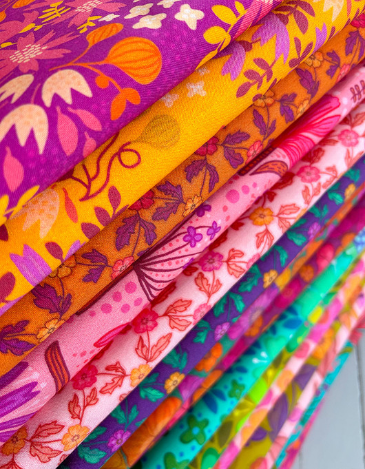 Pikkuruinen Aliisan kukkala-puuvillakangas pinkki