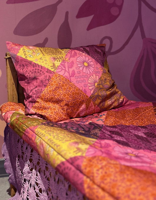 Tyynyliina punasävyinen Tilkkutäkki