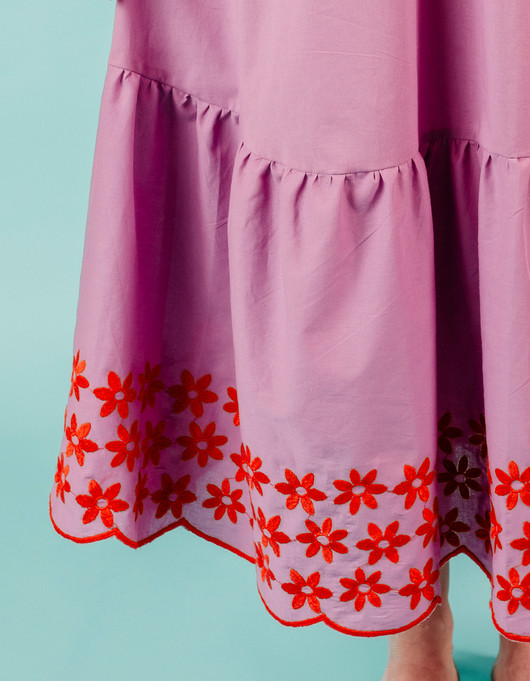 Puuvillavoilee kirjailtu reuna vaalean violetti