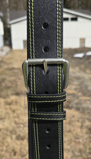 40mm/2t musta nahkavyö limen vihreällä ompeleella