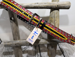 musta nahkavyö sirkoilla ja kelta/punaisilla reunoilla 40/2h