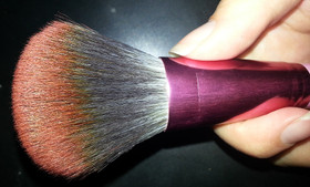 Pinkki poskipuna- ja puuterisivellin