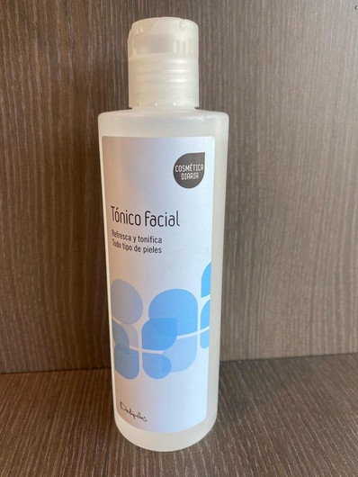 Deliplus Virkistävä & Kiinteyttävä Kasvovesi – Heleyttävä Lopputulos