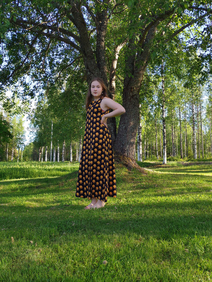 PILVI mekko HILLAT musta S ja L  midi pituus