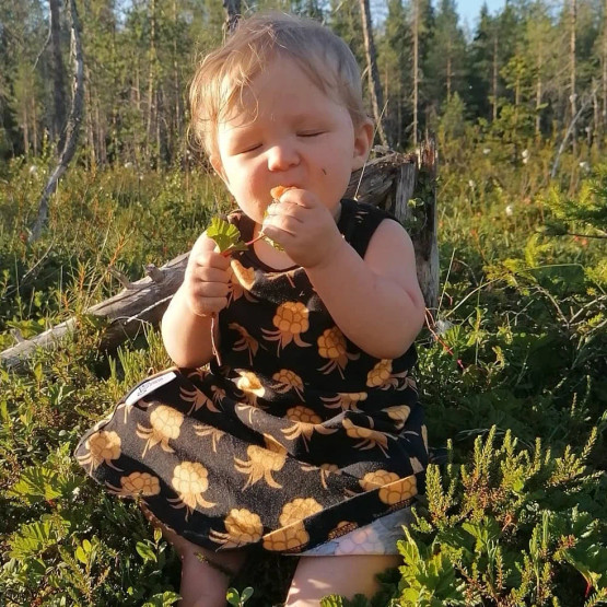 USVA liivimekko HILLAT musta 50-80cm 