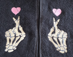 Broken Love - TiXu's BlinG Towel Collection