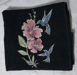 Puutarhan Lumo - Kolibrit & Kiinanruusu - TiXu's BlinG Towel Collection