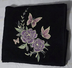 Puutarhan Lumo - Perhoset & Pionit - TiXu's BlinG Towel Collection