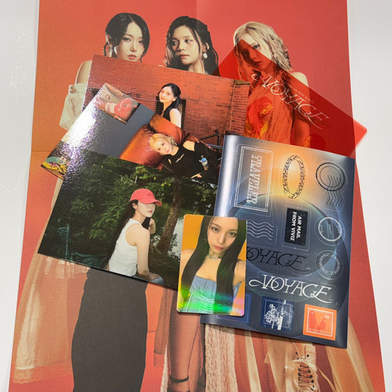 [KÄYTETTY] VIVIZ - VOYAGE (5TH MINI ALBUM) ZIG VER.