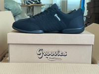 PD GR trainer musta kangas