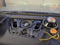 BMW i4 Harman Kardon päivityspaketti ASENNETTUNA