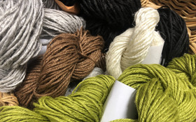 Veera-pellavalankaa eri kokoisia ja värisiä