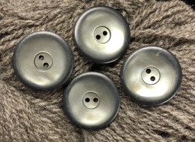 Tummanharmaa muovinappi