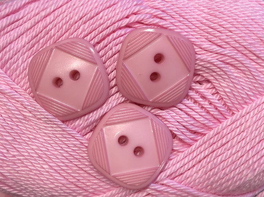Salmiakki pinkki muovinappi