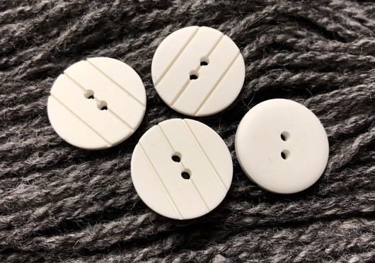 3-urainen muovinappi