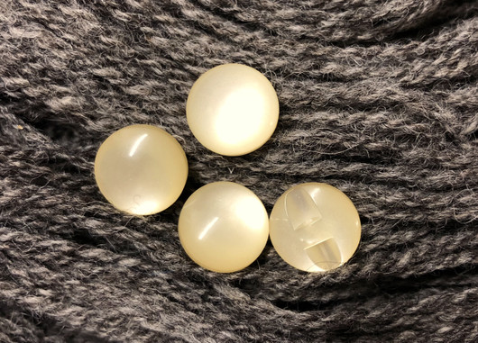 Puolipyöreä luonnonvalk nappi