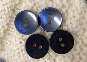 Sinimusta perusnappi