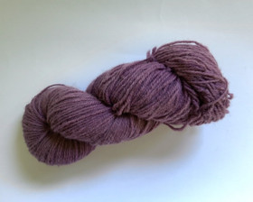 Natural dyed woolyarn Violet