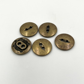 Kevyt metallinappi Messinki