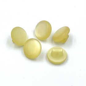 Keltainen helmiäishohtoinen kantanappi