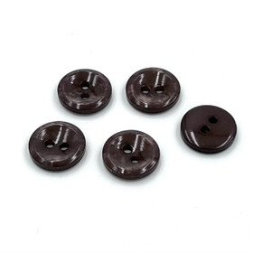 Tummanruskea helmiäiskuvioitu muovinappi 