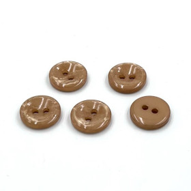 Vaaleanruskea helmiäiskuvioitu muovinappi 