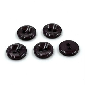 Tumma punaruskea helmiäiskuvioitu muovinappi 