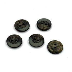 Tummanvihreä helmiäiskuvioitu muovinappi 