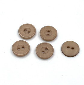 Vaaleanruskea muovinappi 