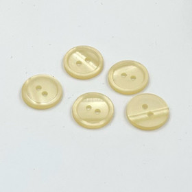 Keltainen muovinappi 