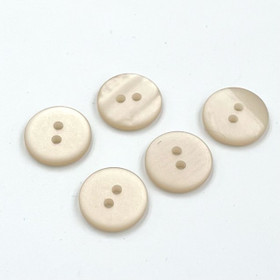 Luonnonvalkoinen muovinappi 