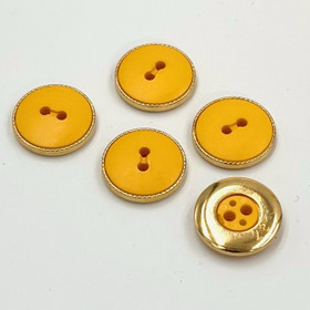 Keltainen nappi kultareunalla