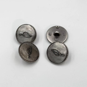 Teräksenvärinen lehtikuvioinen kantanappi 