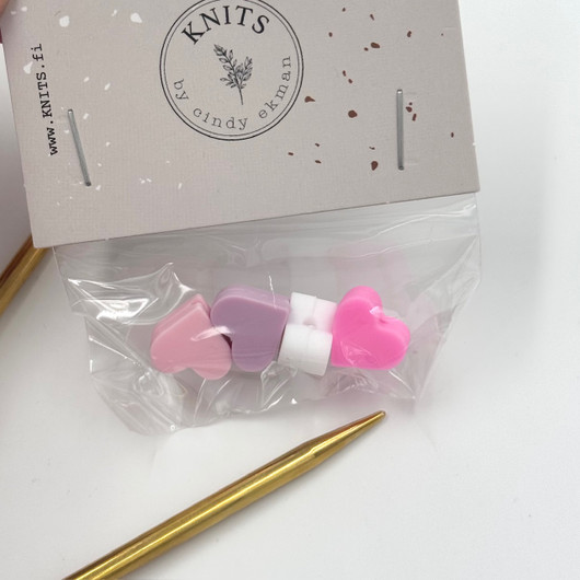 Needlestopper Hearts