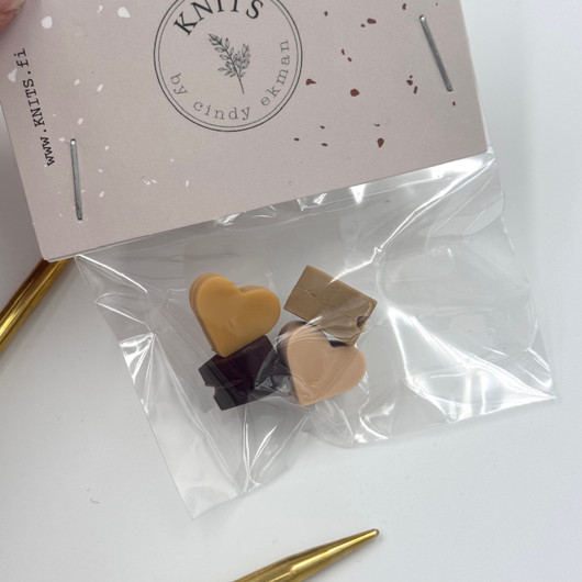 Needlestopper Hearts